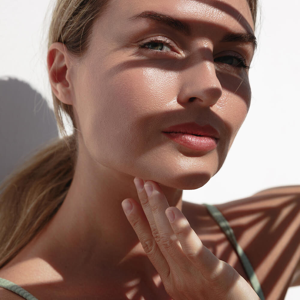 hydrafacial model in shadow