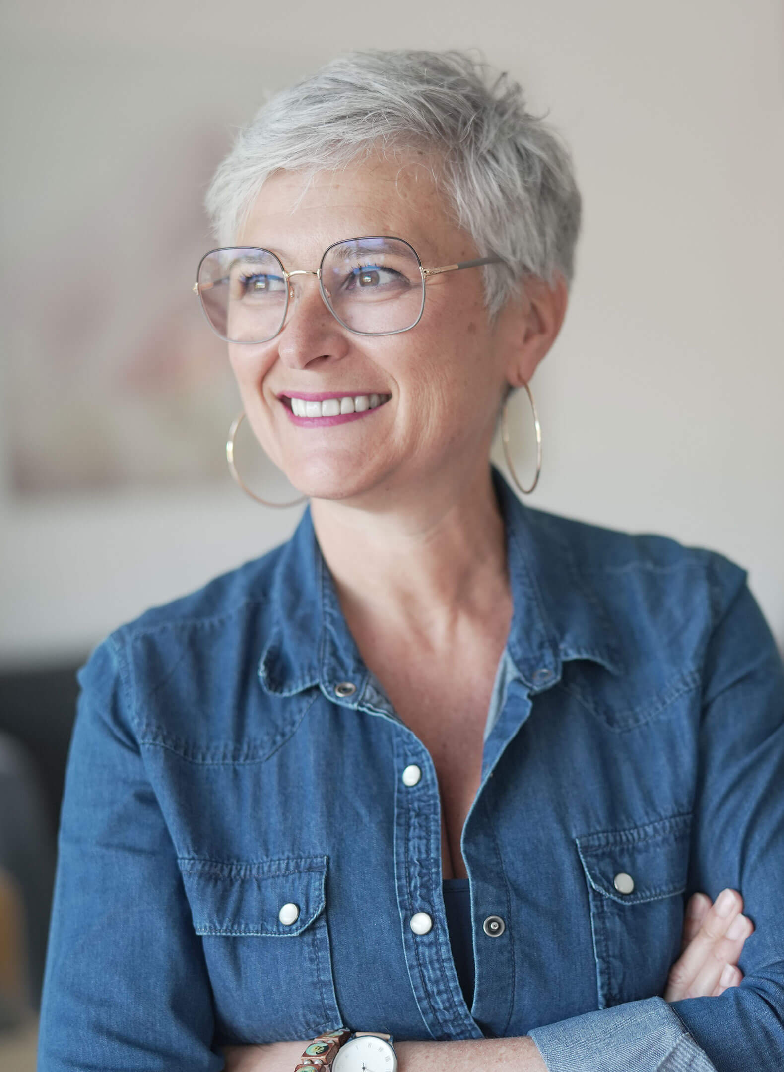 Mature woman smiling with her arms crossed
